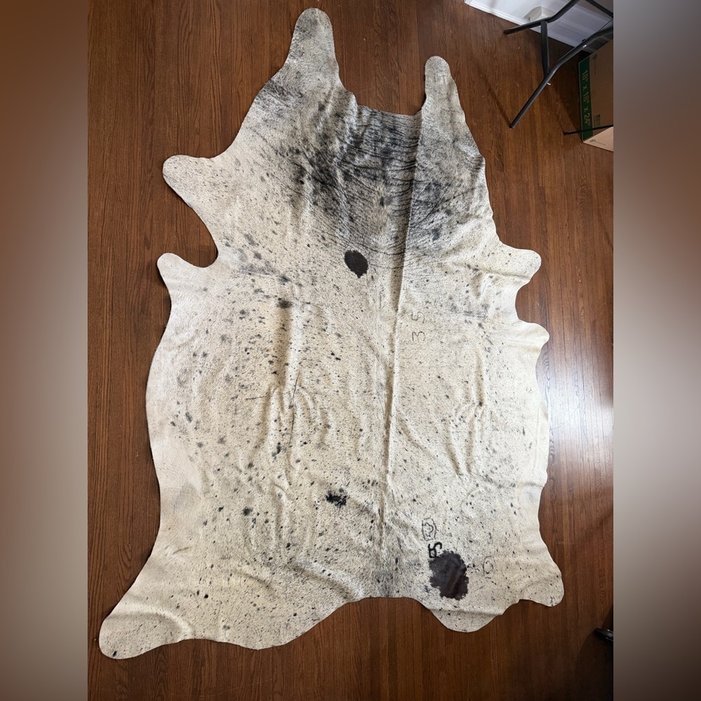 Natural Texas Cowhide Rug in Black and Cream - Picture 1 of 9